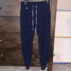 Woman’s Fig Scrub Pants